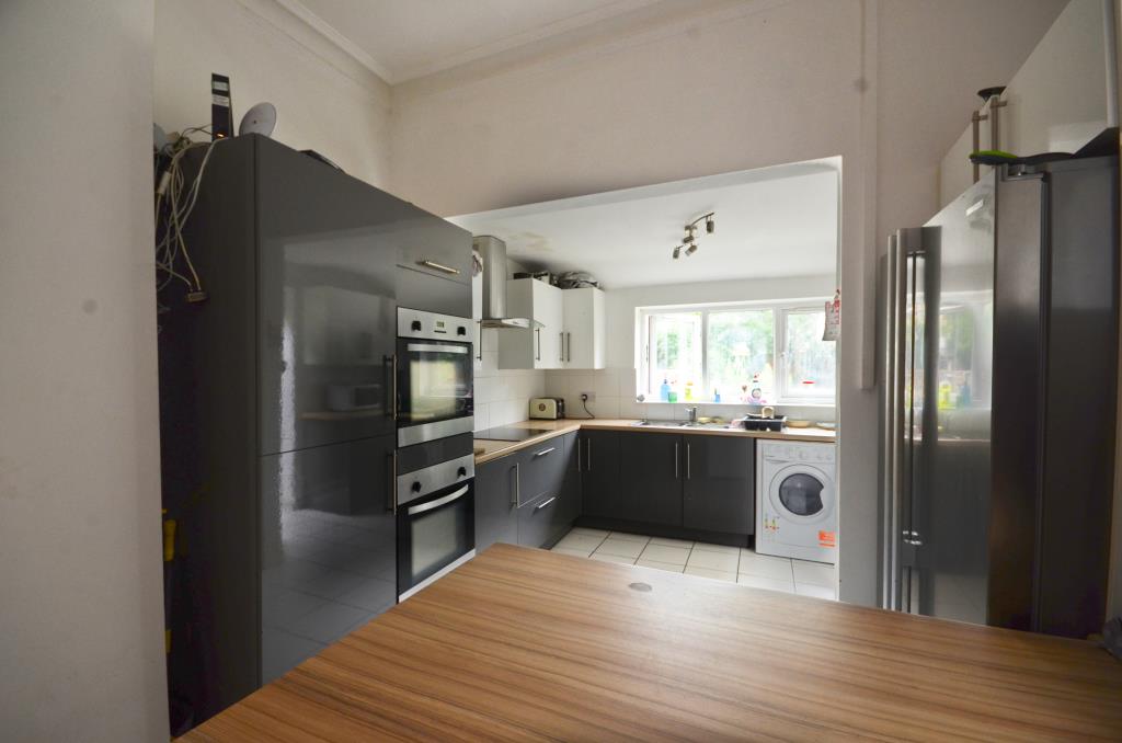Lot: 75 - FREEHOLD EIGHT-BEDROOM HMO - Communal Kitchen/living room at Lawrence road Southsea Portsmouth